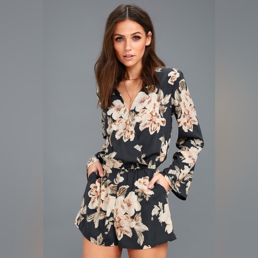 Lulu's Prairie Daydream Washed Navy Blue Floral Print Romper Size Small